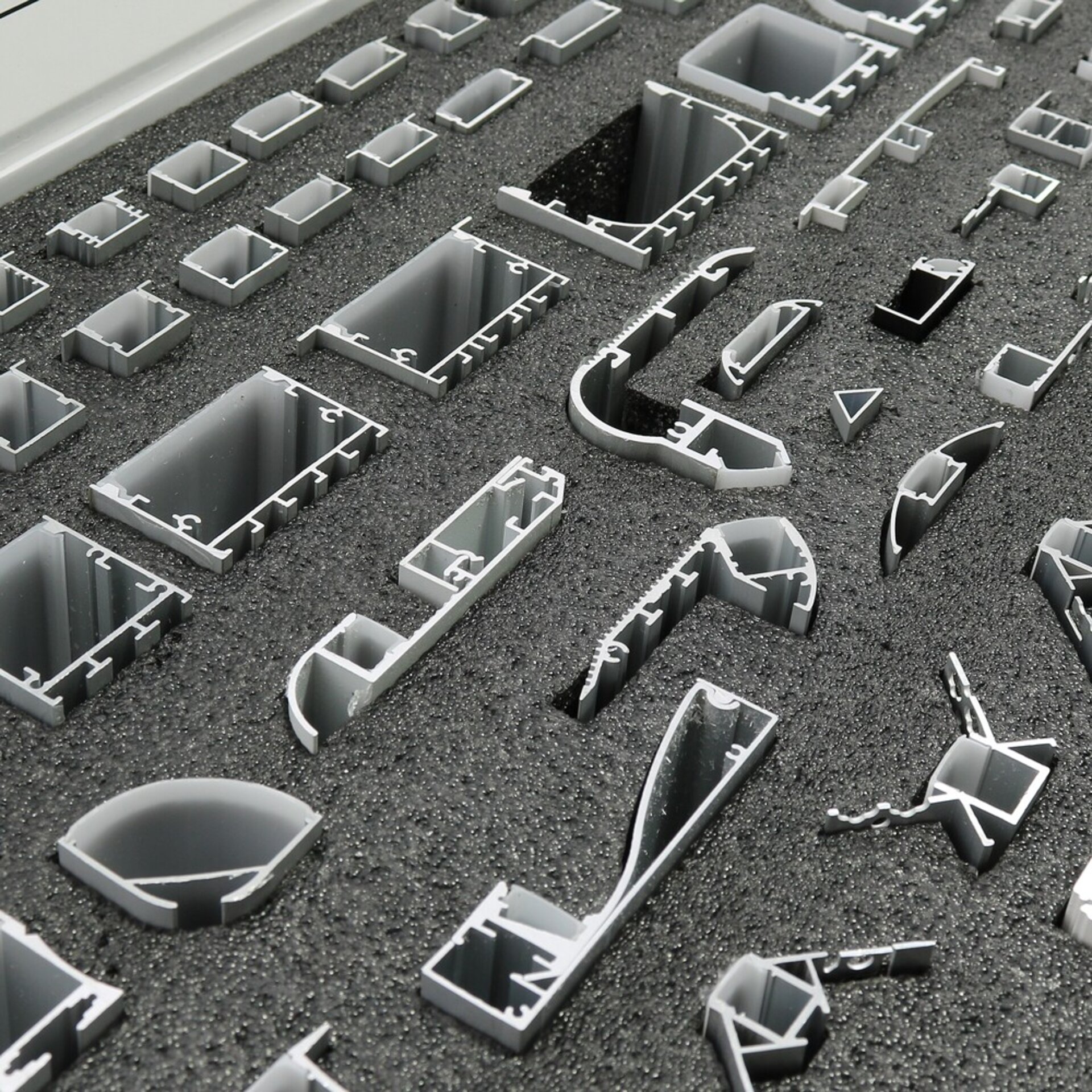 Maleta­n demo perfiles de aluminio +100 modelos  - Ledme Europa - 2